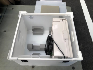 ルーターボックスをはまるように入れてください