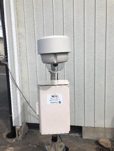 カメラを取り外します。