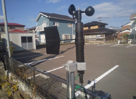 専用ケーブル及びアース線を取り付けます。
